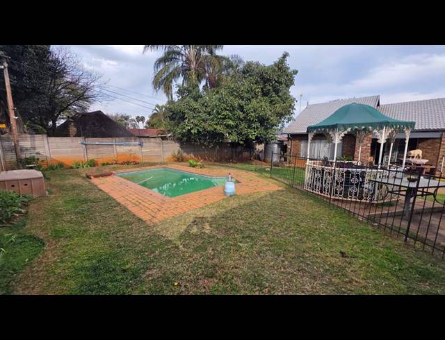 5 BEDROOM HOUSE FOR SALE IN SUIDERBERG